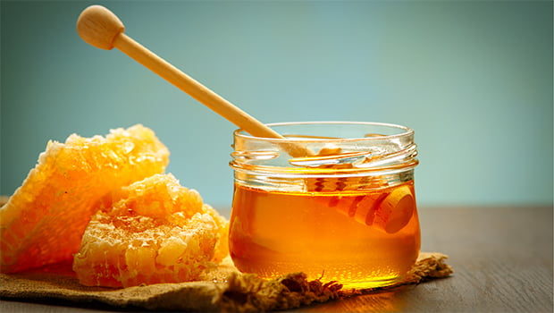 honey and lemon juice application to skin