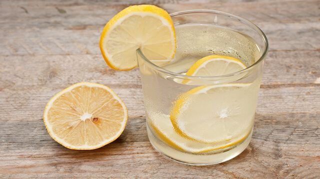Lemon juice for skin care at home